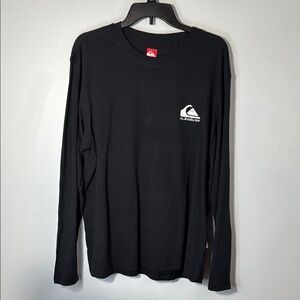 Quiksilver T-Shirt Black Long‎ Sleeve Classic Logo in Size L  NWT